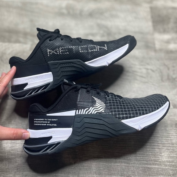 Nike Metcon 8 Workout Gym Shoes. Great condition, too small for my wide feet. - Picture 2 of 11